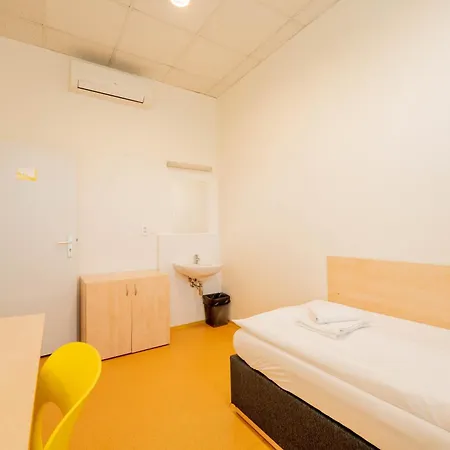 Drunken Monkey Hostel *