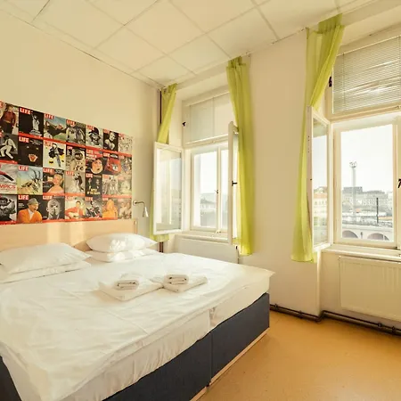 Drunken Monkey Hostel *